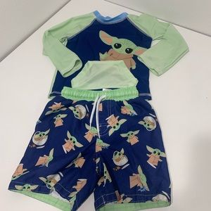 Disney’s Star Wars Baby Yoda Boy’s 2-Piece Swimwear Set Size 2T trunks rashguard